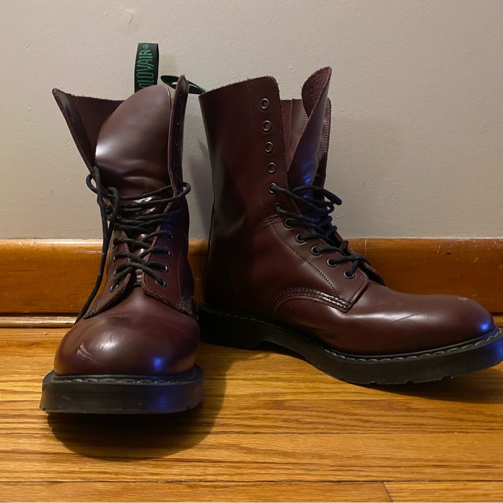 Solovair 11 eyelet boots